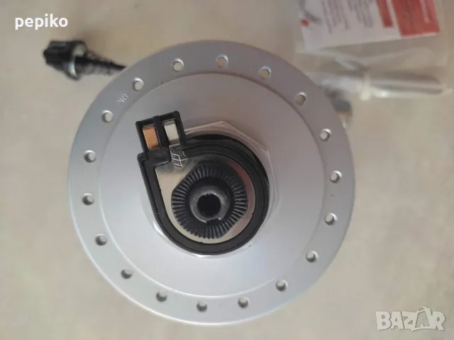 Продавам колела внос от Германия НОВА предна динамо главина SHIMANO NEXUS 6V-3W, снимка 2 - Части за велосипеди - 55932014