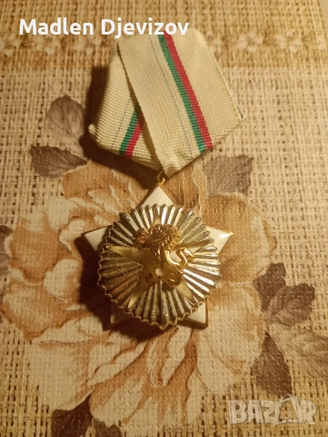 Орден -За гражданска доблест и заслуга -втора степен с малък мосач