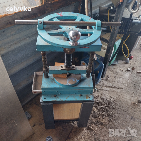Винтова преса за метал