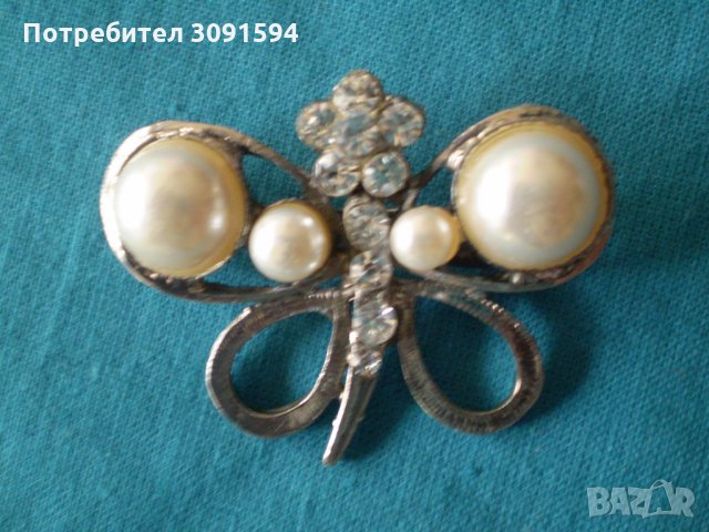 Брошка пеперуда  с перли бял метал, снимка 1