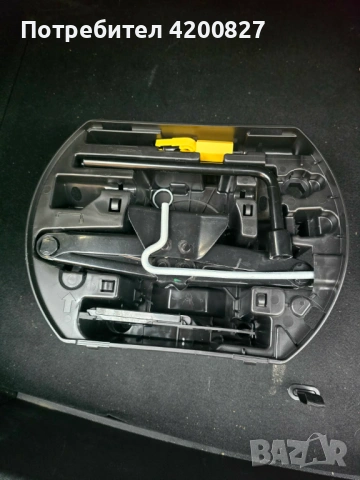 Продавам резервна гума, комплект с крик и ключ, снимка 4 - Гуми и джанти - 53356799