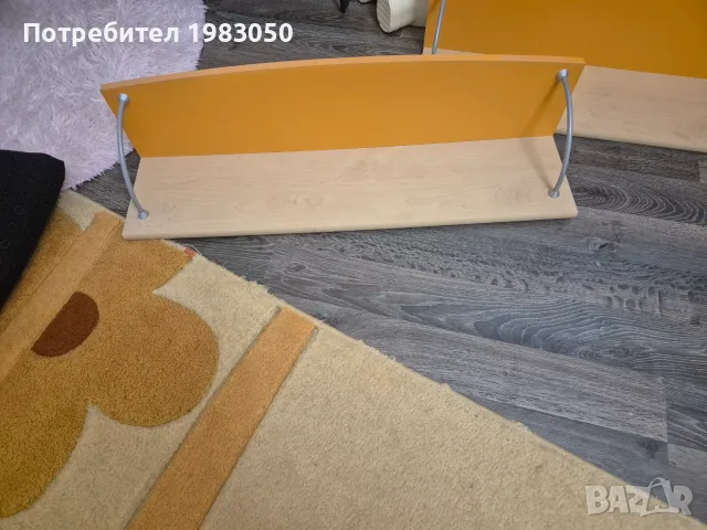 Етажерки за стена