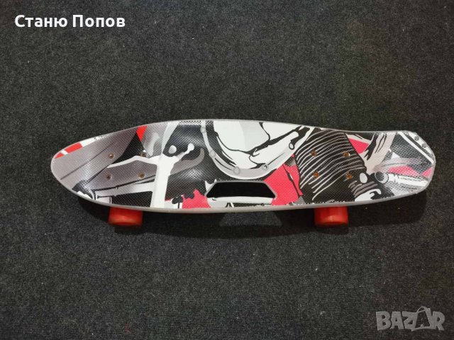 почти нов скейтборд, снимка 2 - Скутери и тротинетки - 41809403