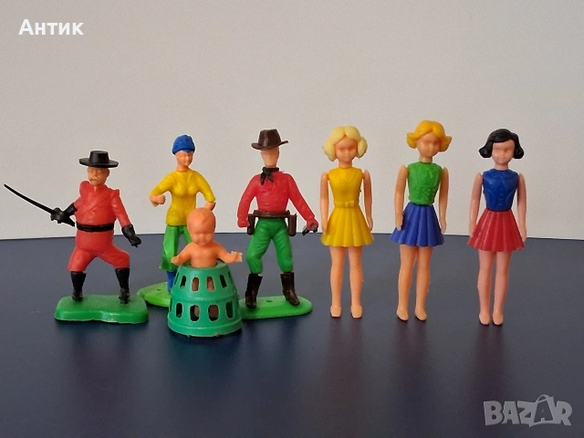 ЛОТ Стари Играчки от Шоколадови Яйца Kinder 