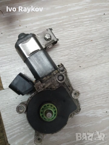 Заден ,ляв мотор за стъкло за BMW 5 (E60) , Е61 , снимка 2 - Части - 51231306