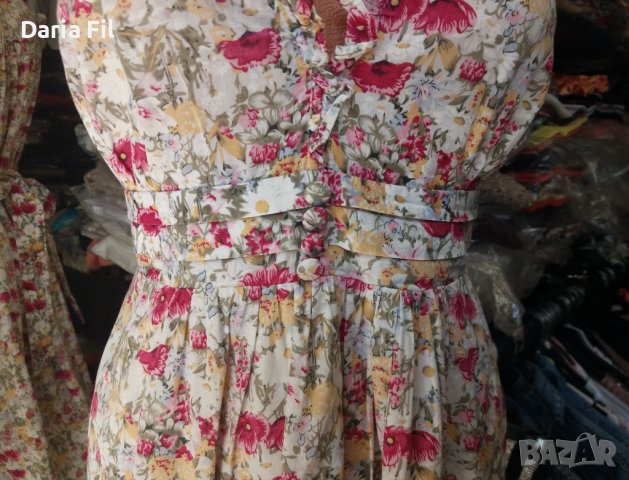 Памучна рокля на цветя с къдрички на раменете и около деколтето, снимка 4 - Рокли - 41669421