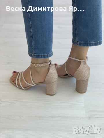 Официално-ежедневни дамски сандали с елегантни извивки и бляскави детайли, снимка 3 - Сандали - 51194110