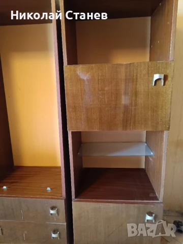 Продавам стара лакирана секция с две ракли, снимка 5 - Секции и витрини - 50431424