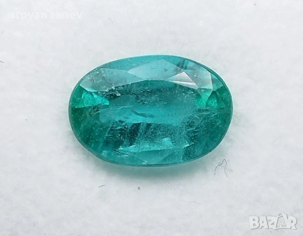 Рядък нетретиран изумруд в перлено зелен цвят 1.82кт.! Сертифициран! нов!, снимка 2 - Други - 50357230
