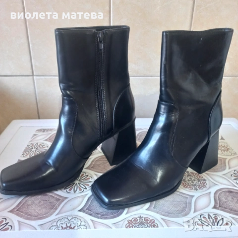 Дамски боти на ток