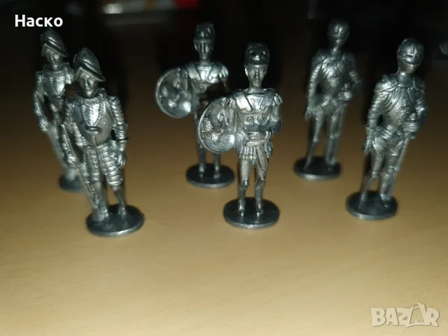 киндер войници метални фигурки kinder, снимка 1