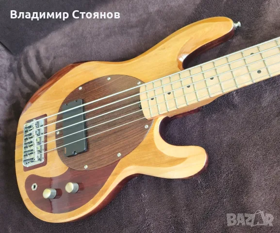 Бас китара Custom V, снимка 3 - Китари - 55728602