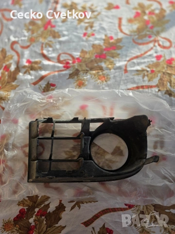 Решетка за ляв халоген на голф 5, снимка 3 - Части - 53677707