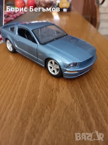 Метална кола Maisto - Ford Mustang GT 2006 1:24, снимка 8 - Колекции - 52898522