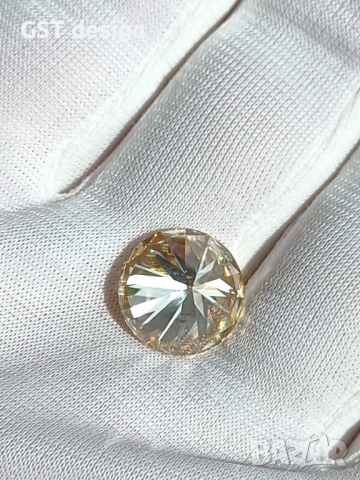 Огромен Топ 9,55 карата Фенси Златно Диамант Мойсанит Diamond Moissanite , снимка 3 - Други - 36279191
