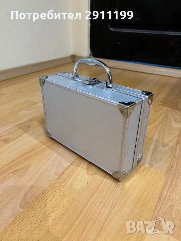 Малък алуминиев куфар