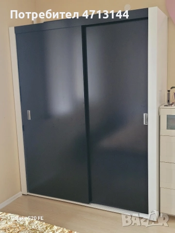 гардероб с плъзгащи се врати