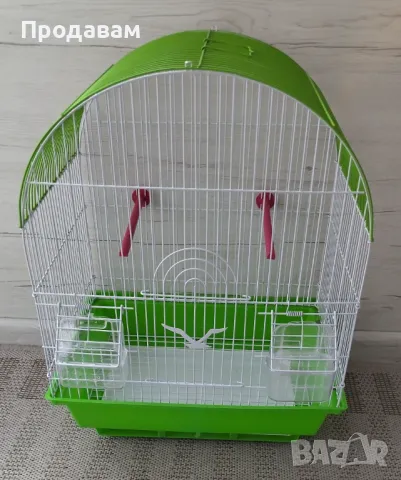 Продавам средно голяма клетка за декоративни птички