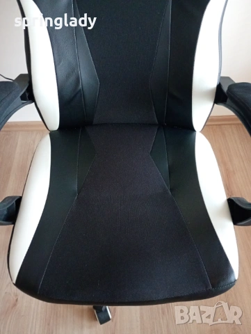 Офис стол/геймърски стол Fury Avenger M, снимка 3 - Столове - 53222318