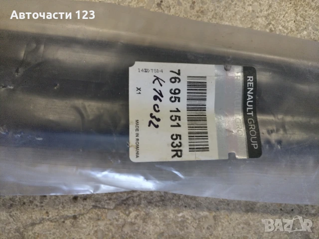 ЧИСТО НОВА ОРИГИНАЛНА ЛАЙСТНА ЗА DACIA DUSTER, снимка 2 - Части - 50977556