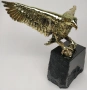 Бронзова пластика орел с поставка естествен камък черен гранит, снимка 1