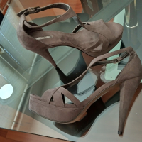 Дамски обувки Zara , снимка 1 - Дамски обувки на ток - 44697283