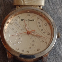 Фешън дамски часовник BVLGARI QUARTZ  с кристали Сваровски кожена каишка много красив стилен - 21766, снимка 2 - Дамски - 36245252