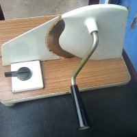 Стара ръчна машина за рязане на хляб салам от ГДР, снимка 1 - Обзавеждане на кухня - 40975371