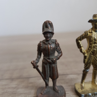 Две метални войничета, снимка 3 - Колекции - 36202459