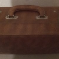 Класически куфар с изкуствена кожа , снимка 1 - Куфари - 41462925