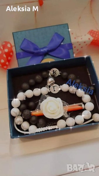 Комплект гривни с буква магнит сърце с естествен камък и любовно послание с вечна роза в кутия , снимка 1