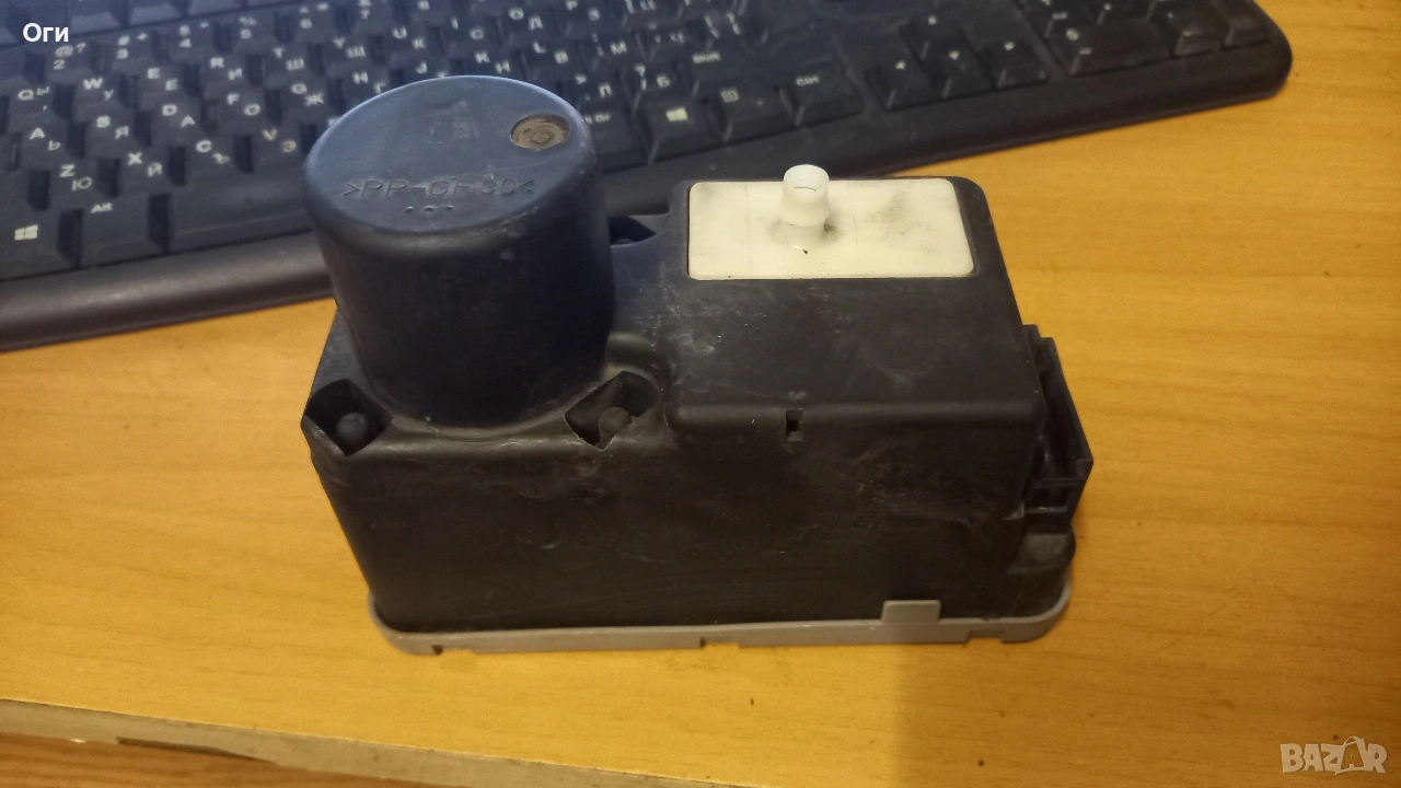 Вакуум помпа централно заключване за Фолксваген Поло 1H0 962 257 J, снимка 1