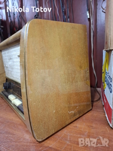 Продава се старинно дървено радио . , снимка 4 - Антикварни и старинни предмети - 53597307