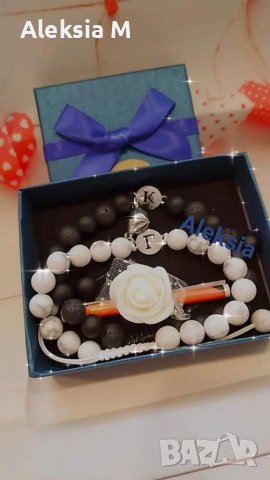 Комплект гривни с буква магнит сърце с естествен камък и любовно послание с вечна роза в кутия 