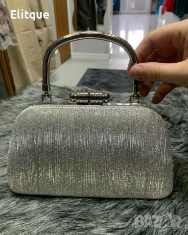 Елегaнтна дамска чантичка в бляскави цветове 22/12см