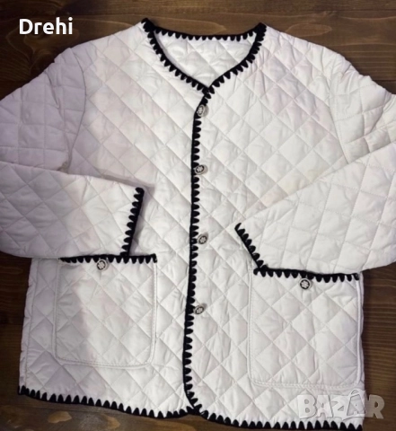 Бяло яке с два джоба размер М 