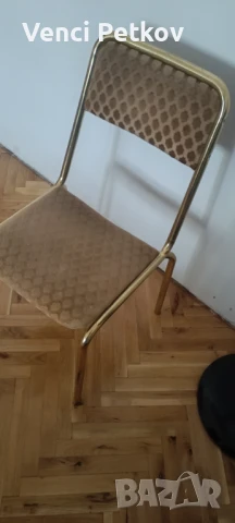 3 стола златист цвят. Добре запазени