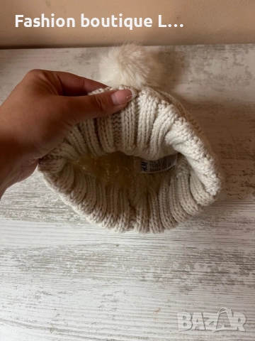 H&M Нова Бяла плетена шапка с пухен помпон 85% акрил 15% вълна ❤️, снимка 3 - Шапки - 52859535
