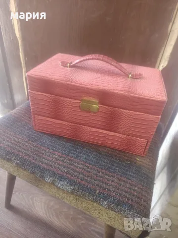 Продавам куфар за бижута 