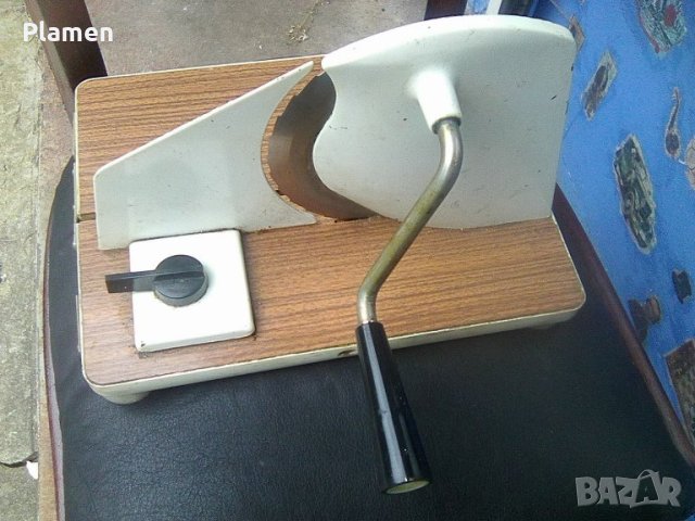 Стара ръчна машина за рязане на хляб салам от ГДР, снимка 1 - Обзавеждане на кухня - 40975371