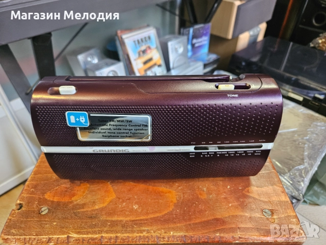 Радио Grundig Music 50 В отлично техническо и визуално състояние., снимка 2 - Радиокасетофони, транзистори - 47664122