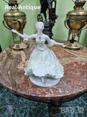 Уникат - превъзходна антикварна колекционерска румънска порцеланова фигура ARPO