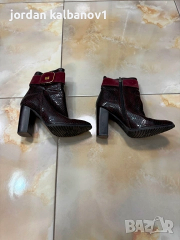 Подарявам - дамски вишневи змийски боти  номер - 35 стелка - 22см. ток - 8см., снимка 3 - Дамски боти - 53806258
