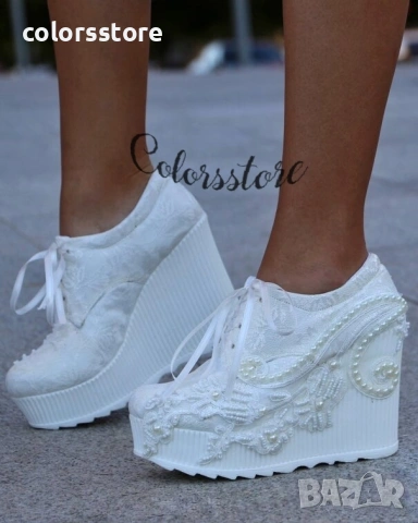 Обувки на платформа - бели - 710-17