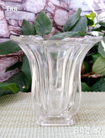 Стъклена квадратна ваза