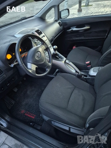 Toyota Auris , снимка 11 - Автомобили и джипове - 53815892