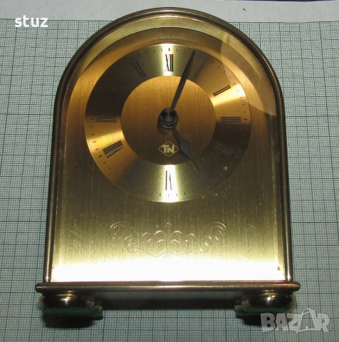 Английски настолен часовник TN, с отброяване на всеки кръгъл час час