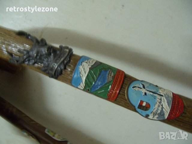 № 5556 стари тиролски бастуни със значки   - два броя   - размери - дължина  / височина 93 см и 88 с, снимка 4 - Други ценни предмети - 33902246