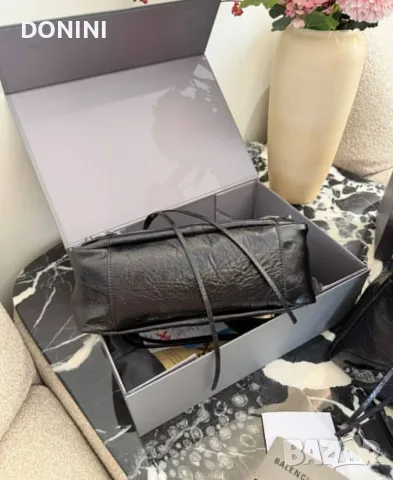 Balenciaga Дамска чанта, кожа, снимка 6 - Чанти - 56080082