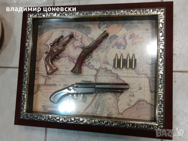 Пано,картина с пистолети,пистолет,пищов